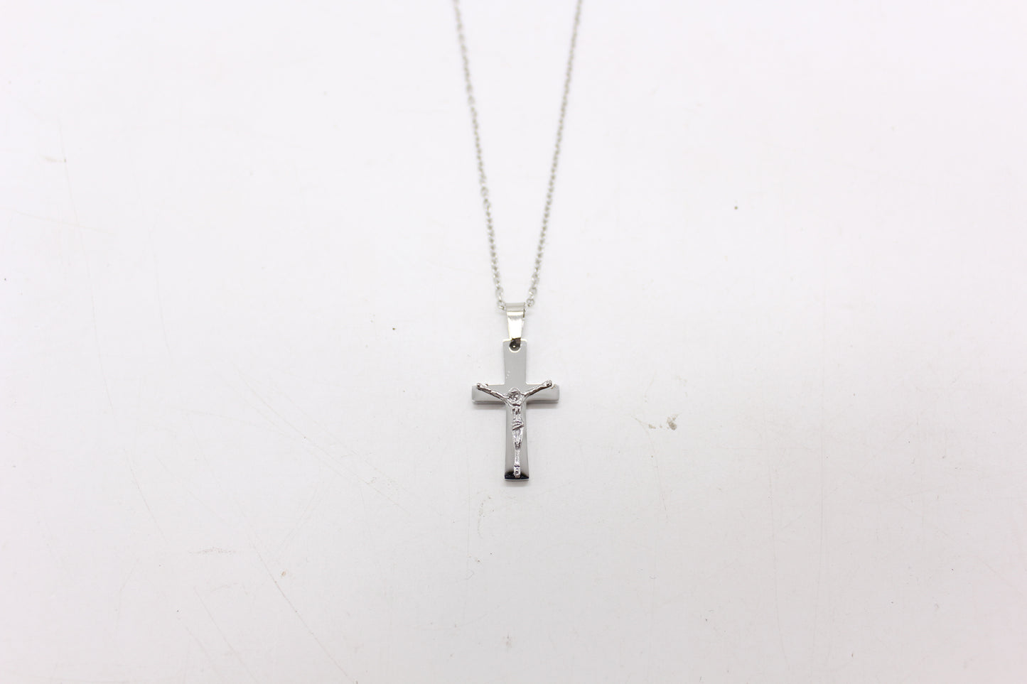 Stainless steel cross /chain 2.75cm