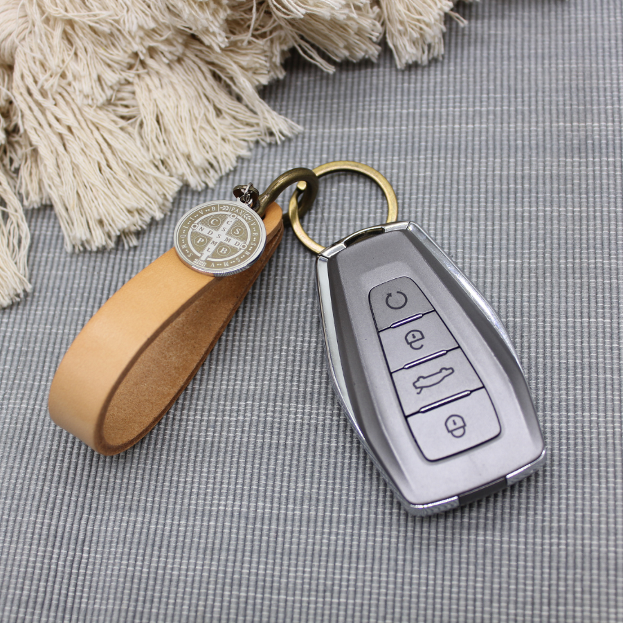 Pocket Medal Prayer Kit - Leather U Shackle Keychain with St Benedict Medal - Black/Brown/Tan